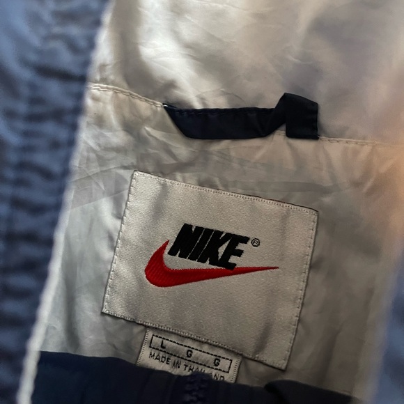 VINTAGE Nike navy and white windbreaker - Picture 2 of 3